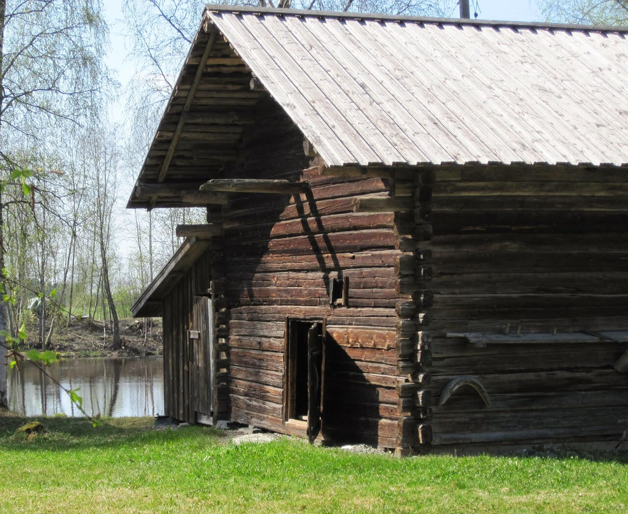 Komperon museon riihi